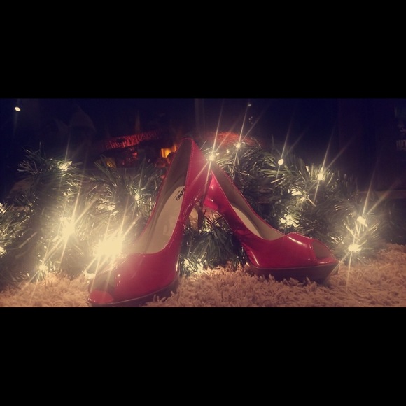 Hot red Mossimo heels!!! 👠 - Picture 2 of 4